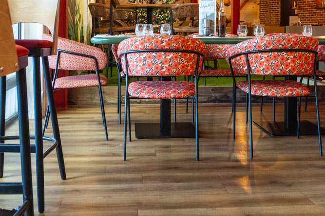 pose lame LVT - imitation bois - restaurant La teste de Buch (33) pose revêtements de sols