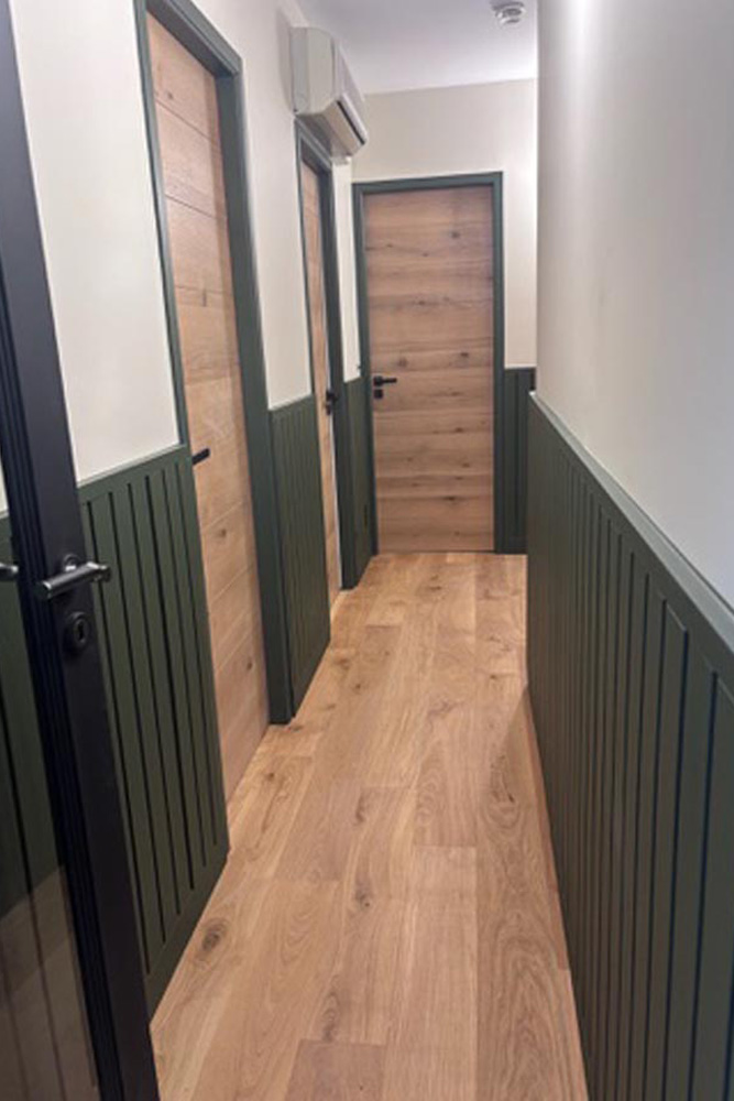 La rénovation d’un couloir du sol au plafond